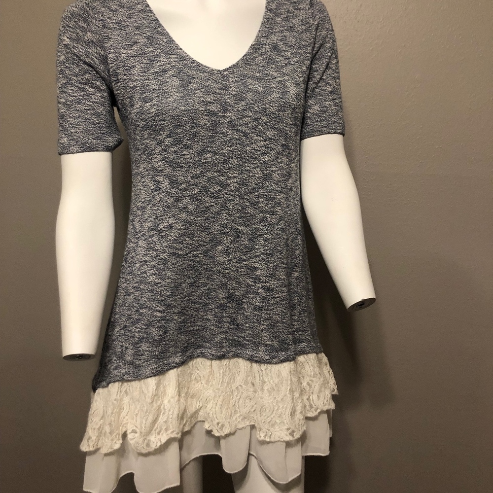 Half length knit dress with lace